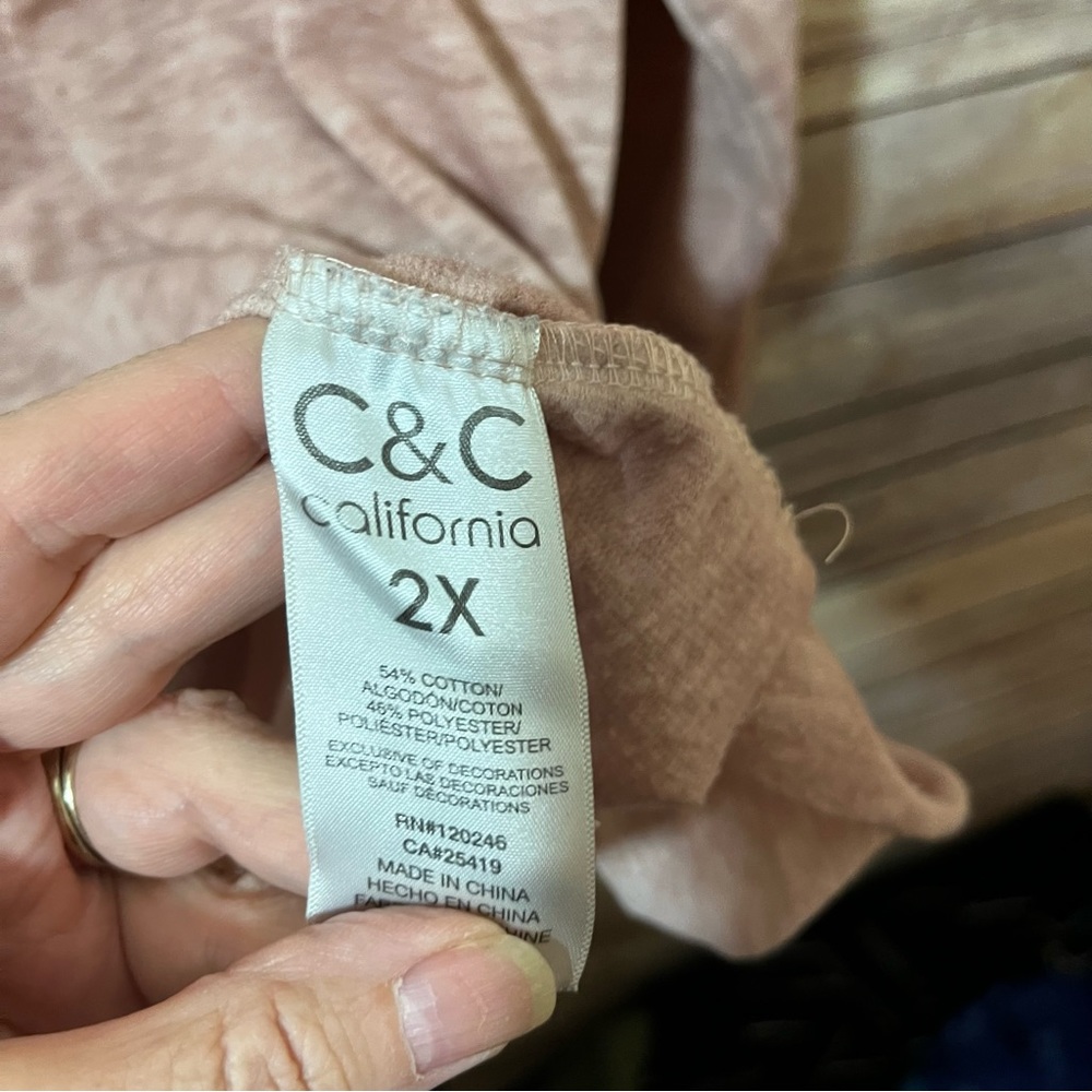 C&C California Pink Ultra Light Soft Distressed Fray Love Logo Sweatshirt 2X B3 - Picture 3 of 4